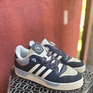 Adidas Rivalry Low 86 shoes